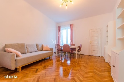 Apartament 4 camere, garaj, pivnita, la 2 minute de Parcul Sub Arini