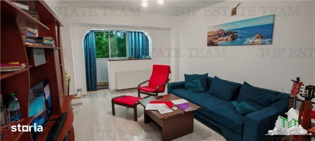 Apartament de 4 camere, cu centrala proprie, foarte spatios, in Milita
