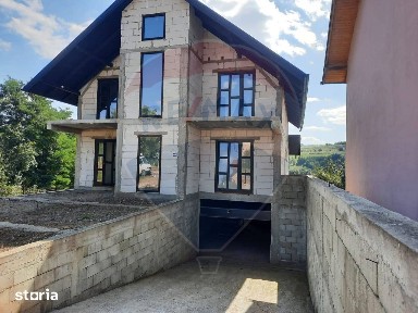 Casă cu 7 camere de vânzare Preutești jud Suceava