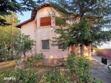 Casă spațioasă cu teren generos în Valea Călugărească