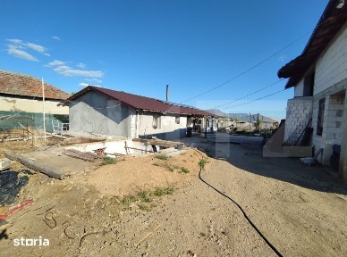 Case de vanzare, 220 mp, teren 2016 mp, 27 m deschidere, zona Centru P