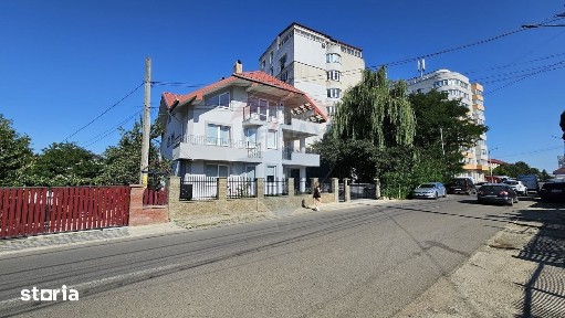 Casă / Vilă de lux cu 8 camere de vânzare in Obcini, Suceava