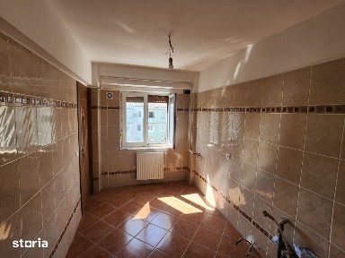 Apartament cu 4 camere et 4 str Milcov