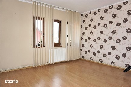 Casa de vanzare, central, duplex, garaj interior