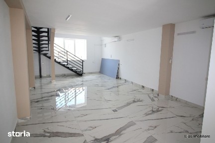 Spatiu Comercial Cladire pe colt cu 2 intrari si locuri de parcare !