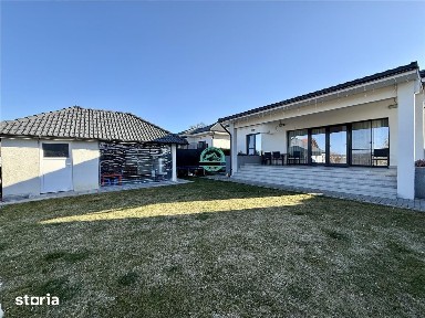 Casa cu 4 camere de vanzare, 120 mp utili si 550 mp teren in Corunca