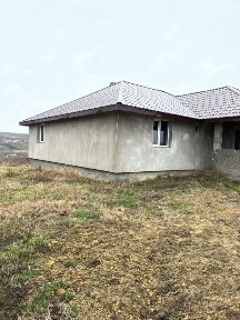 Casa la 15 km de Palas Tautesti