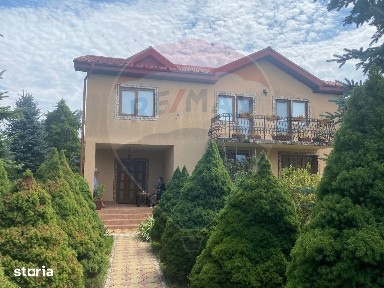 Casă / Vilă cu 5 camere de vânzare în zona Central