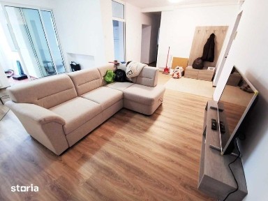 Apartament zona Centrul Civic pretabil locuinta sau birou