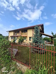 Vând Casă Parter Etaj, 5 Camere, bucatarie 2 Băi, 240 m² Zona Horpaz