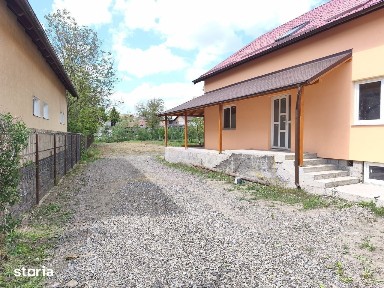 Casa cu etaj semifinisata 150 mp, teren 1100 mp in Ernei