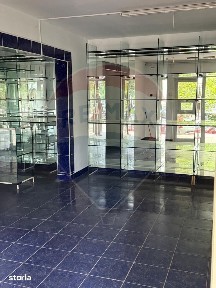 DE VANZARE/INCHIRIERE Spațiu comercial versatil