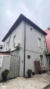 Cladire 23 de camere cu teren 554 mp