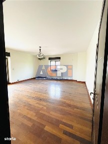 VANZARE VILA 8 CAMERE 652 mp teren zona Sisesti Sector 1