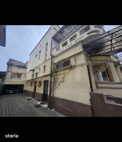 Casa 3 camere,200 mp utili, si anexa,zona Centru