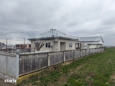 Casa 4 camere, 83 mp, 1000 mp teren, zona Dumbraveni
