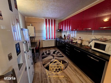 Apartament cu 3 camere in zona centrala - Filiasi