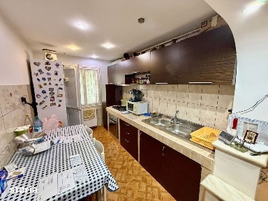 Apartament cu 4 camere de vânzare pe Strada Longinescu
