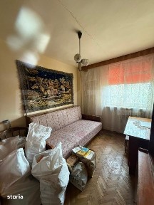 Apartament cu 3 camere, etajul 1, decomandat