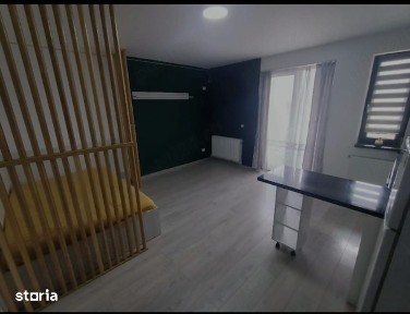 ! 1 Camera. Benzinaria Esso. etaj 1