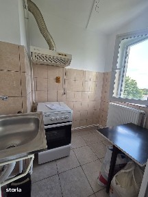 Garsoniera Zona Apollo Etaj 4 renovata recent