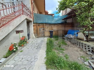 Casa Individuala Etaj si Demisol, zona Reghin