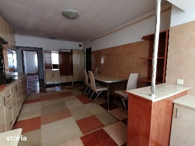 Apartament cu 3 camere, 2 bai, balcon
