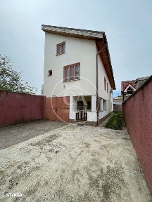 Casa de vânzare cu 8 camere de tip P+E+M in zona Rogerius, Oradea