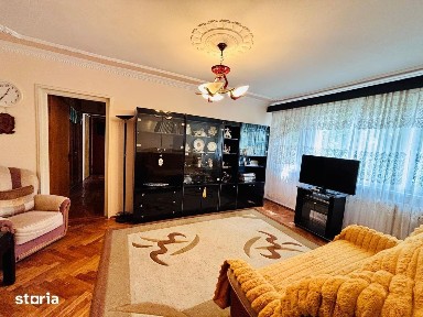 Apartament cu 3 camere de vanzare, 1 Decembrie, Titan, Piata Minis