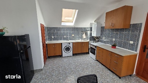Închiriez apartament la casă în cartierul Între Lacuri