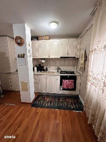 De vanzare apartament cu 3 camere, 3 balcoane, etaj 1, decomandat