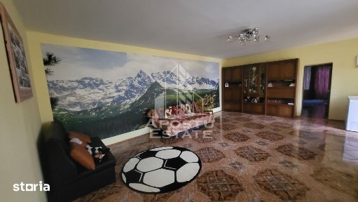 Casa individuala cu 6 camere,2 bai,teren de 1017 mp Pischia Central