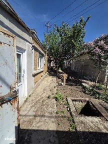 Casa demolabila in Chercea cu teren 255 mp