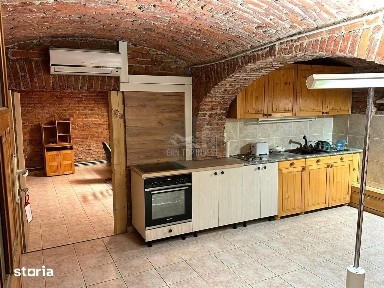 Casa 10 camere, 6 dormitoare, 5 bai zona Turnisor