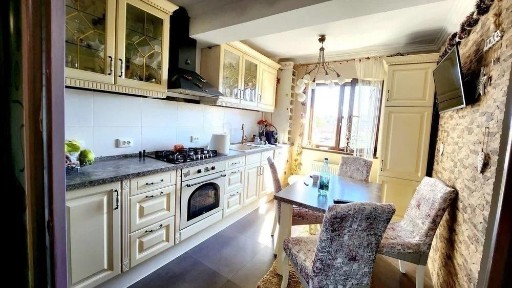 Proprietar inchiriez ap.3 camere (Zona Centrala)