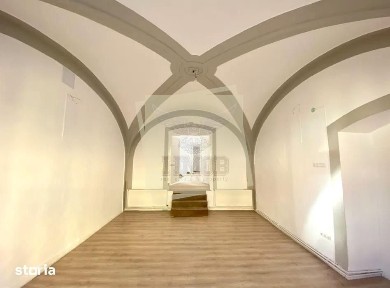 Spatiu comercial cu 2 camere in zona Centrala