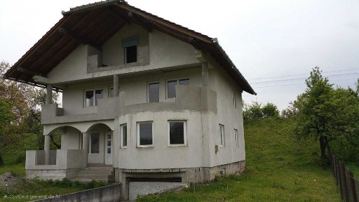 Oportunitate Investiție Sighetu Marmatiei: Casă generoasă 370 mp, Teren 1000 mp - DN 18, lângă Vama Nouă
