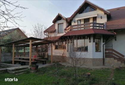 Casa individuala, mansarda, garaj, curte privata, 290 mp, zona Targu L