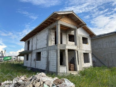 Casa la rosu, 190 mp, zona Magnolia