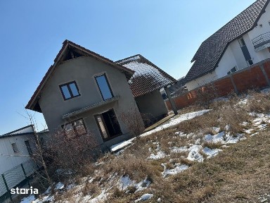 Casa de vanzare la rosu, 240 mp, zona Aeroport