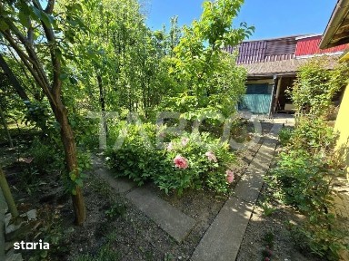 Casa spatioasa de vanzare teren 432 mp zona linistita - Lupeni Sibiu