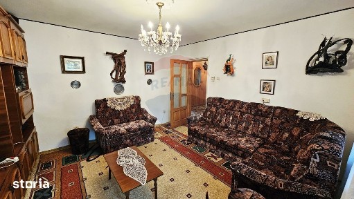 Apartament cu 4 camere de vânzare în zona Maratei