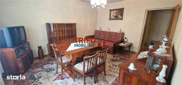 Apartament 3 camere de vanzare zona Centru