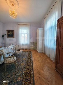 Cladire istorica, apartament 2 dormitoare, decomandat, zona Sinaia