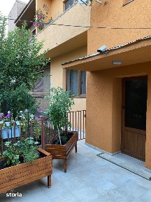 Proprietar, vand casa parter + etaj zona Dambovita