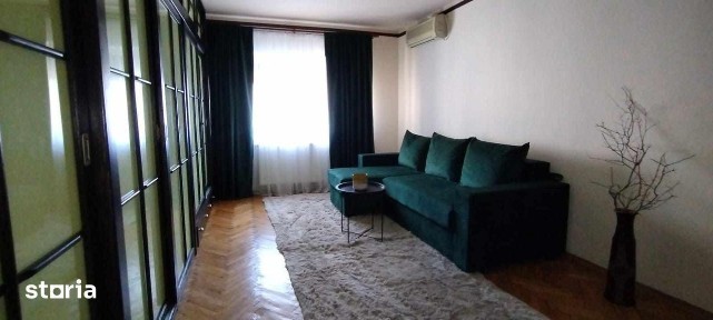 Închiriez apartament 2 camere in Piata Centrala