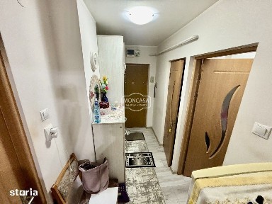 Apartament cu 1 camera, bloc de apartamente, etaj 3