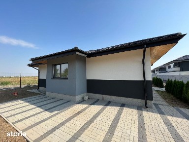 Casă nouă cu 4 camere și curte privată