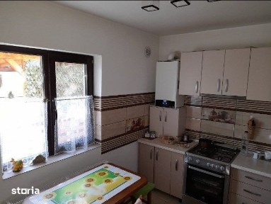 Proprietar vind CASA IN ORAS zona Liceul Pedagogic