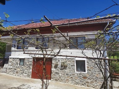 2 Case, Foisor, Garaj, 2 Anexe şi teren 4370 mp, Tismana, sat Costeni